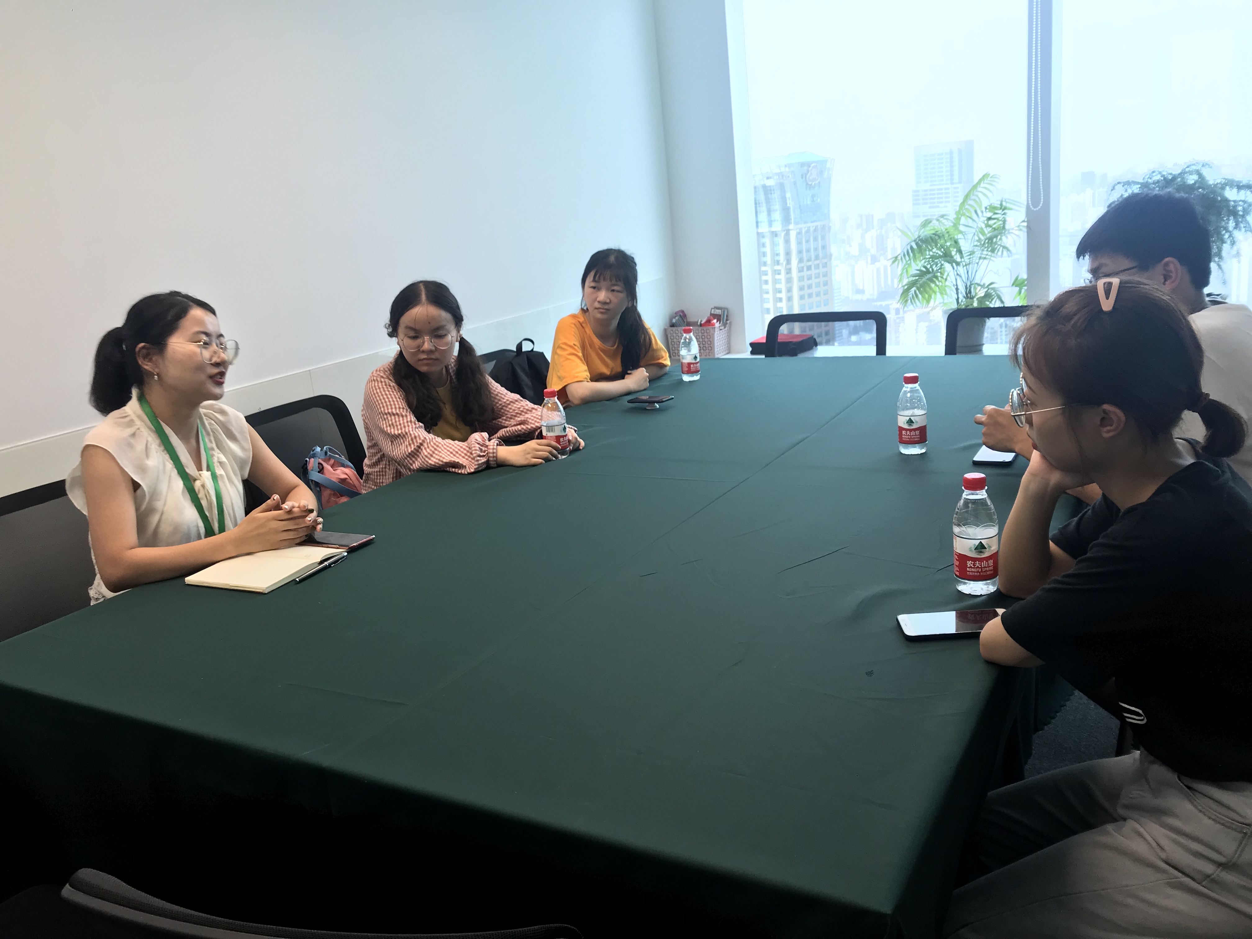 華東理工大學大學生社會實踐團來格派參觀學習