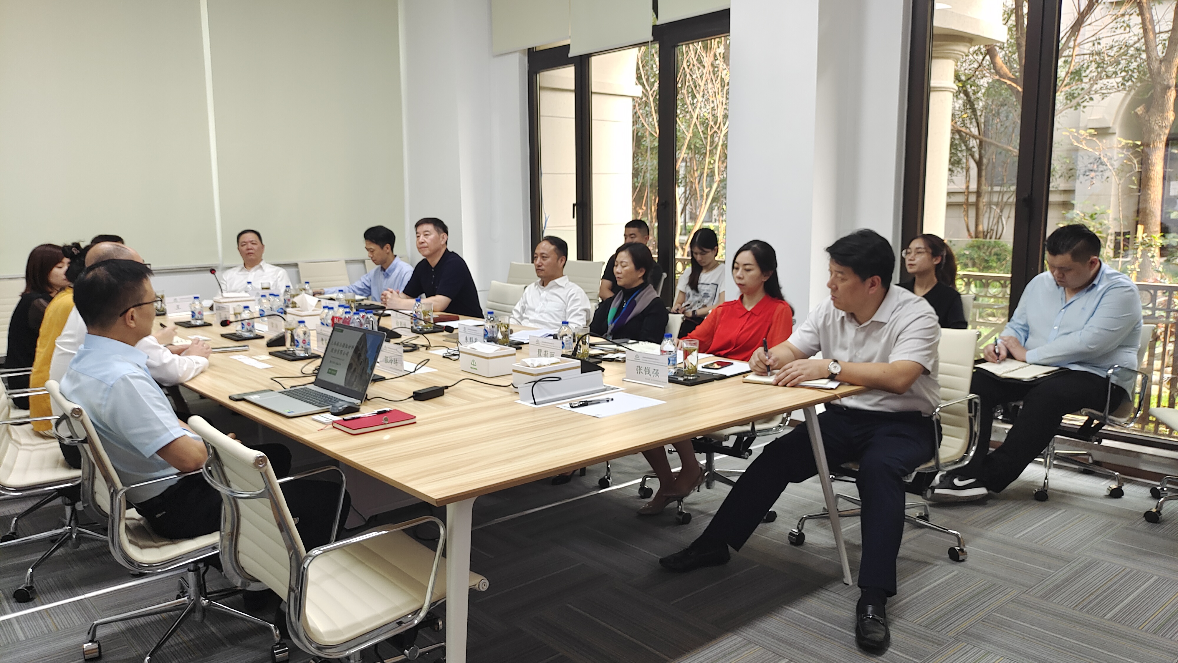 上海閔行區(qū)浦江鎮(zhèn)黨委副書記、鎮(zhèn)長(zhǎng)徐穎峰一行蒞臨格派鎳鈷